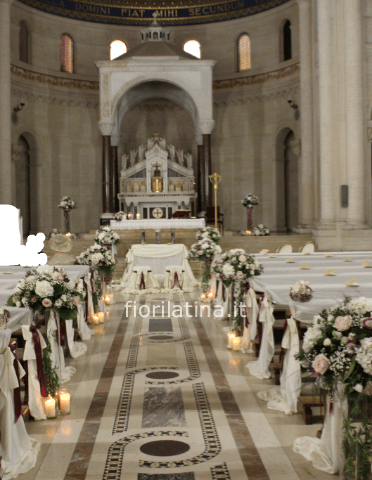 ADDOBBO SPOSA COMPLETO DI 14 BOUQUET BANCHI , 4 ALTARE , 2 SPOSI