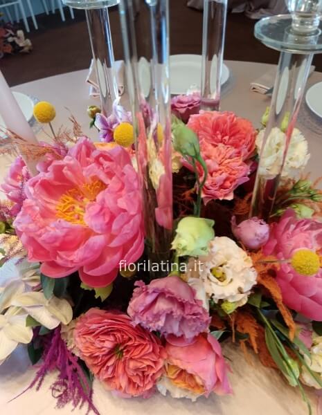 Centro tavola peonie e orchidee