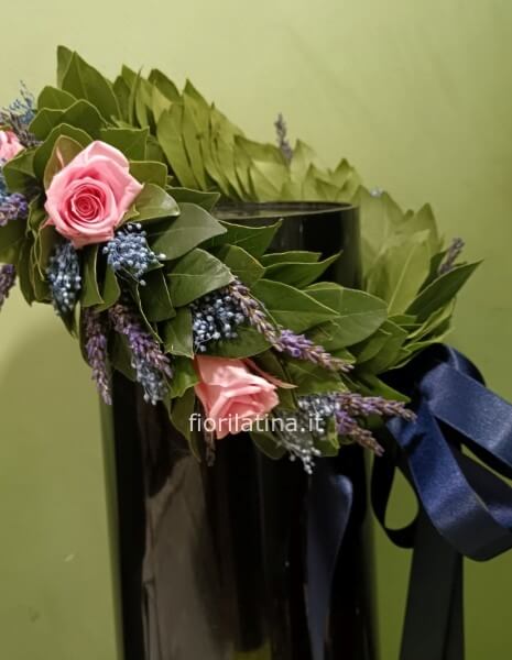 Coroncina di alloro con rose stabilizzate, lavanda etc